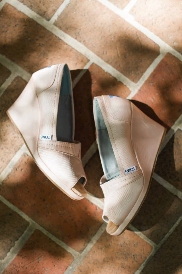 Toms wedding shoes spindle photogrpahy 