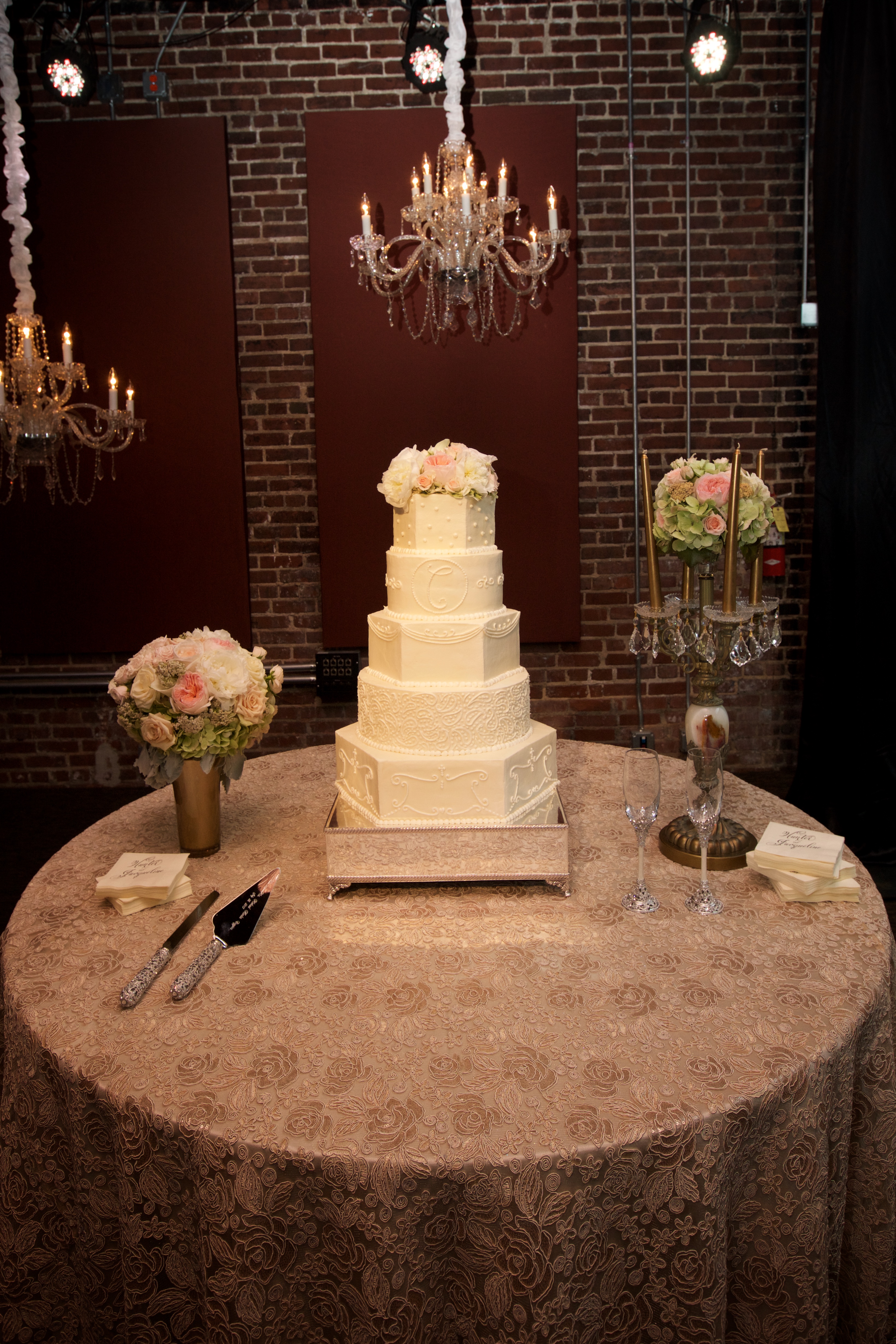 07-26-15 Hontzas-Coggins 693 Florence cake table