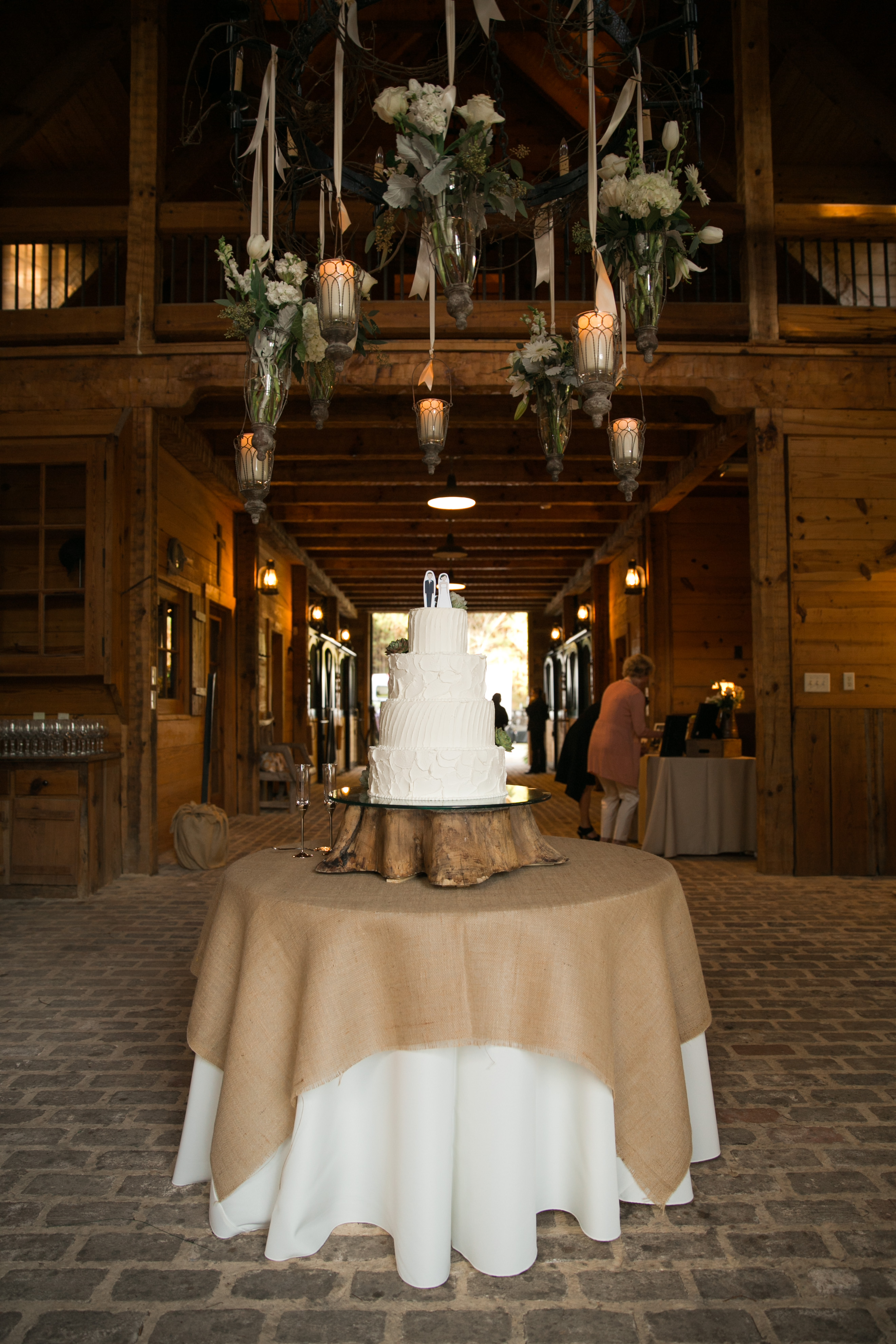 burlap cake table